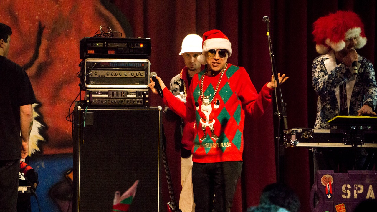 Comment porter le pull moche de noël ? 1 Comment porter le pull moche de noël ?